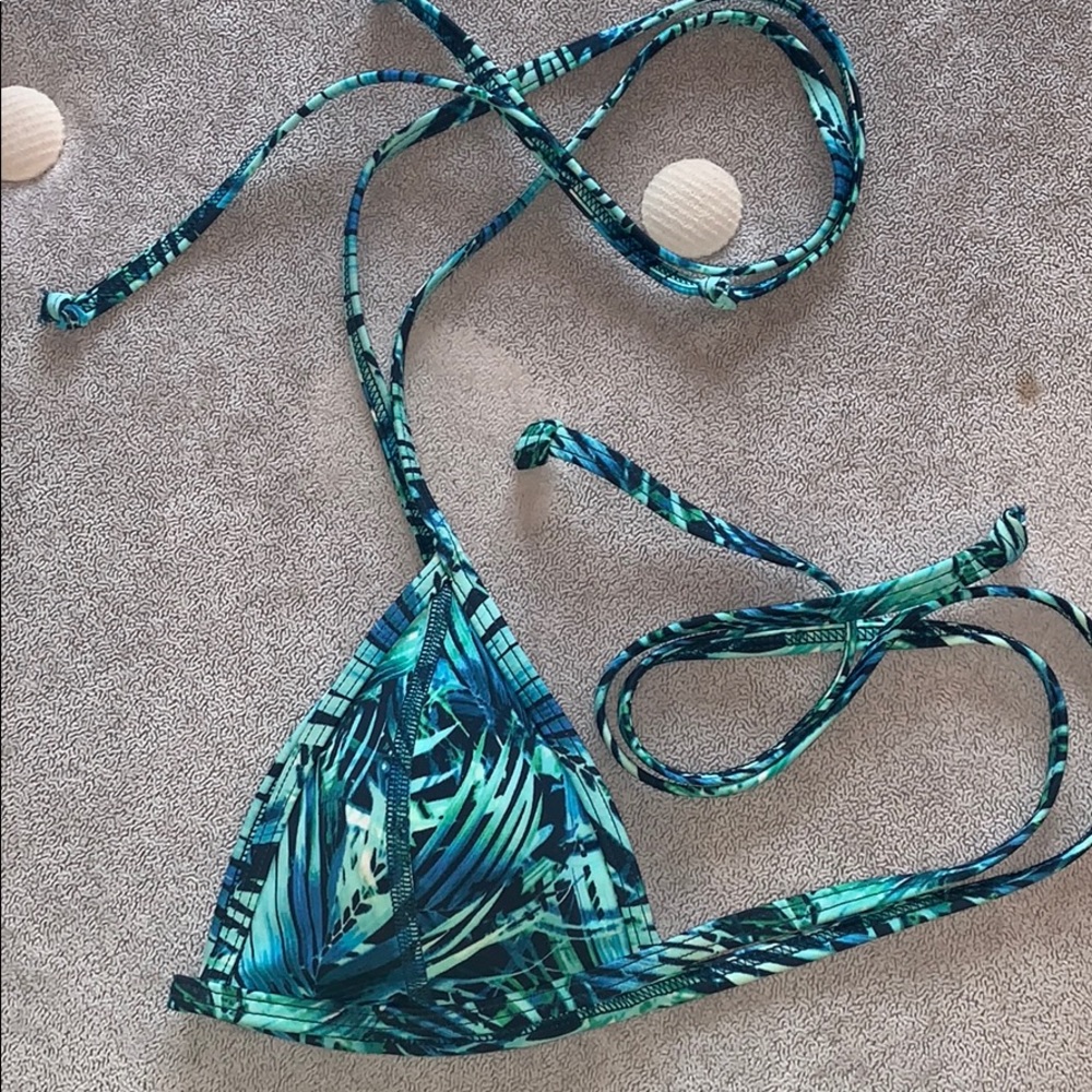 •Palm Print Triangle Top•